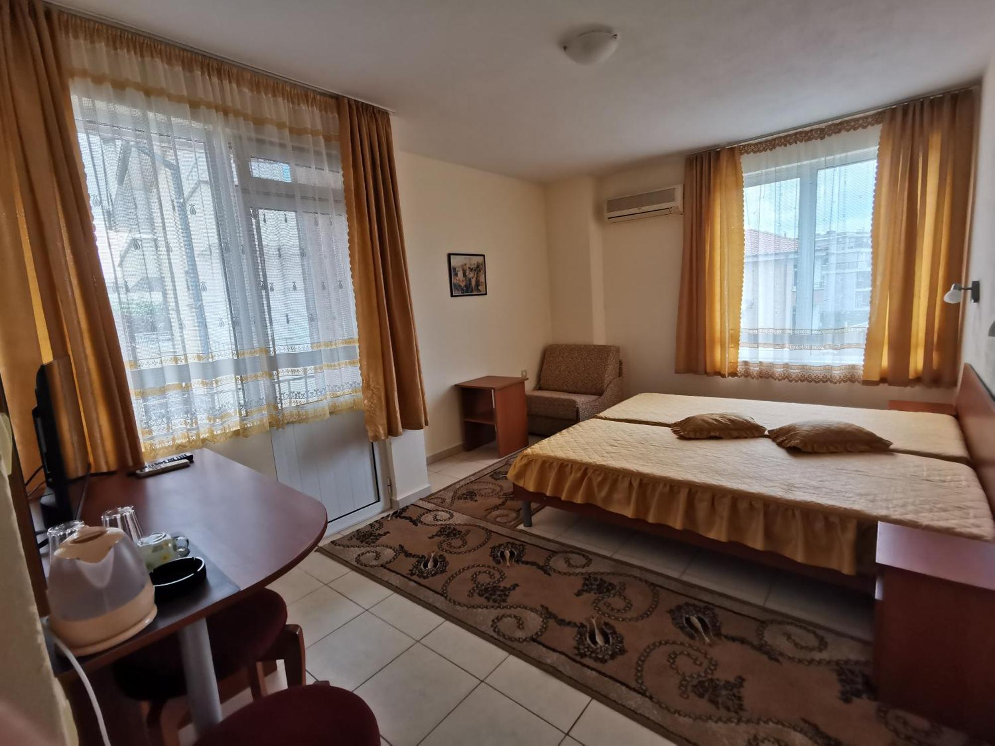 Guest House Georgieva Равда Экстерьер фото