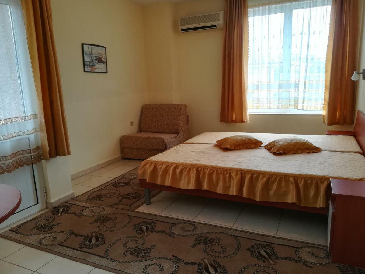 Guest House Georgieva Равда Экстерьер фото